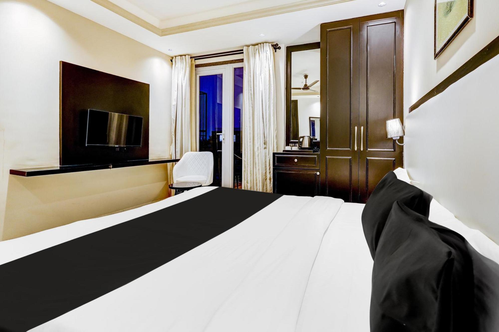 Hotel Super Townhouse Oak Udyog Vihar Gurgaon Exterior foto